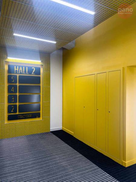 Signalétique directionnelle entrée Coop en plaque ajouré