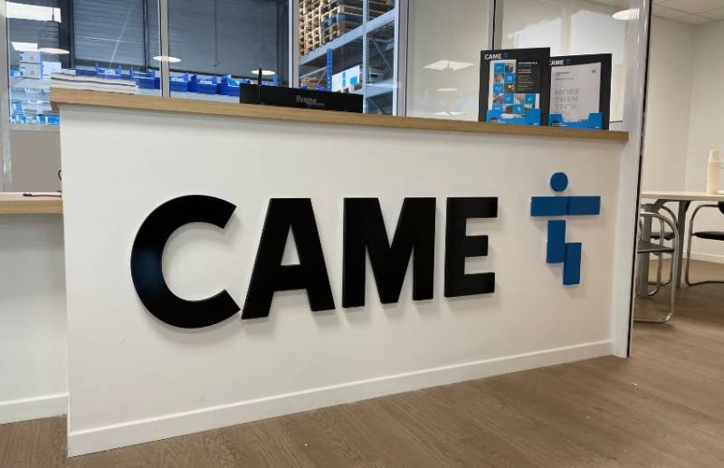 Décoration en lettre relief sur bureau