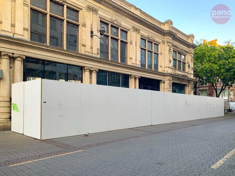 Habillage de palissade de chantier pour ouverture de magasin Five Guys à Strasourg Hypercentre