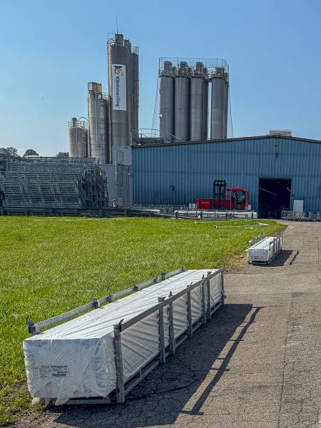 Enseigne commerciale en vinyle sur silo de 28m, réalisée pour Profine à Marmoutier, une signalétique grand format alliant visibilité et impact visuel