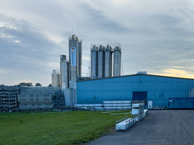 Enseigne commerciale en vinyle sur silo de 28m, réalisée pour Profine à Marmoutier, une signalétique grand format alliant visibilité et impact visuel