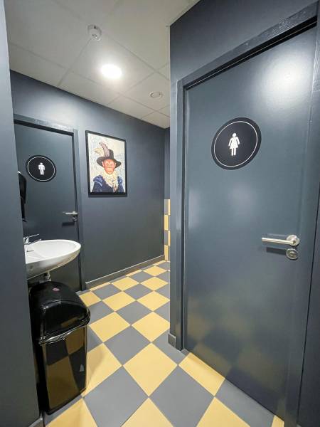 Stickers murals toilettes pour décorer les murs à strasbourg