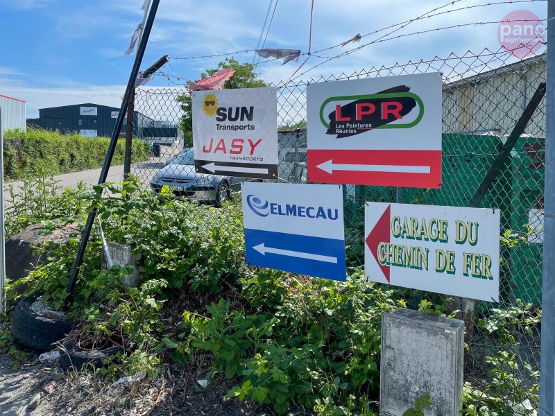 Panneaux directionnels Elmecau et LPR à Mundolsheim